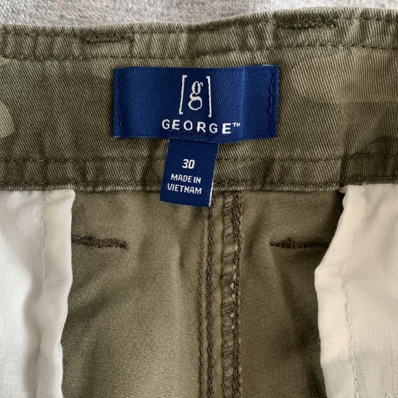 George Camo Cargo Shorts - 30 - Picture 2 of 4